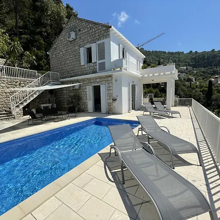 Alisa فيلة دوبروفينك